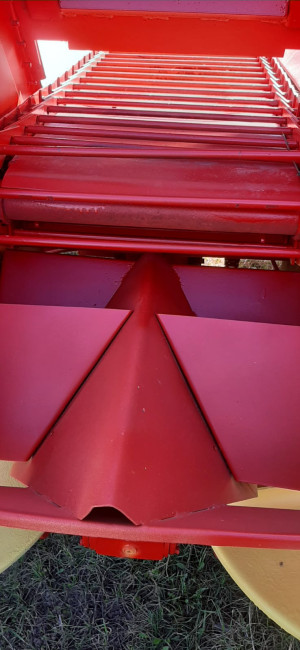 Машина для внесения минеральных удобрений и извести МВУ-6. (с хранения)