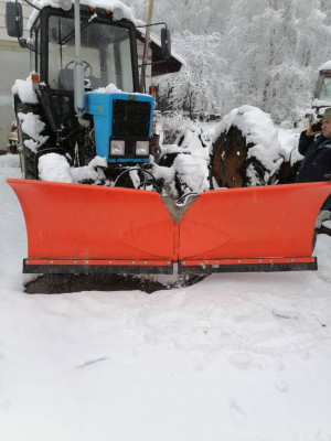 Отвал для снега бабочка. Отвал бабочка