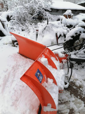 Отвал для снега бабочка. Отвал бабочка