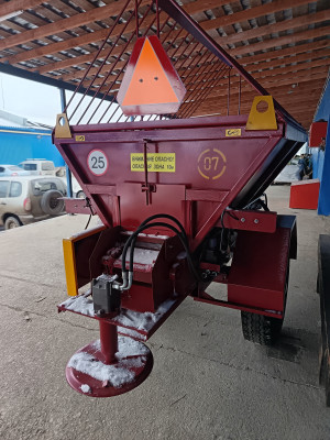 Пескоразбрасыватель Л-415 (разбрасыватель песка Л-415)