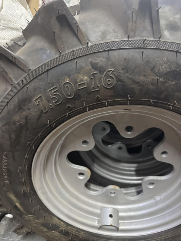 Колесо пневматическое 7.50-16 00330315 HORSCH (оригинал)